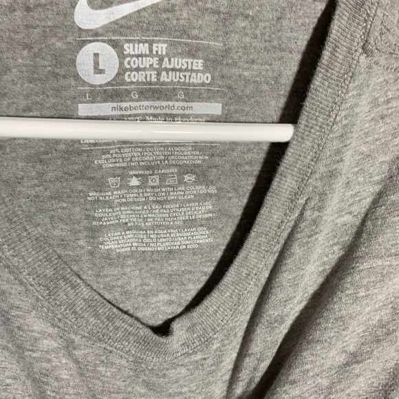 Nike T-shirt.    .34 - Picture 2 of 3